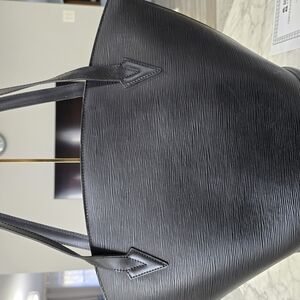 Louis Vuitton Epi Leather Detail